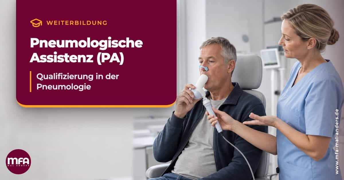 Medizinische Fachangestellte mit Mundschutz schaut auf Röntgenbild.